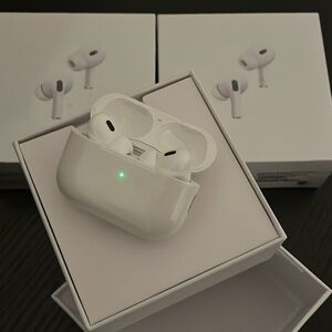Apple White Wireless Earbuds with Charging Case